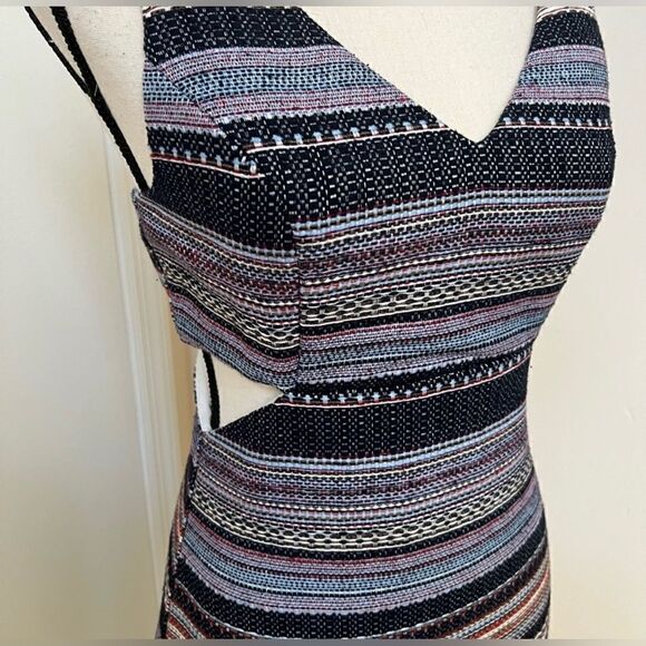 Venus cut out sleeveless tweed dress - Picture 2 of 7